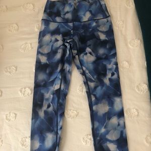 lululemon size 4 blue floral leggings full length